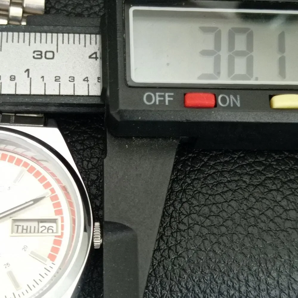 Vintage 1970 Seiko Automatic Mens Silver Watch W/daydate & Red accents